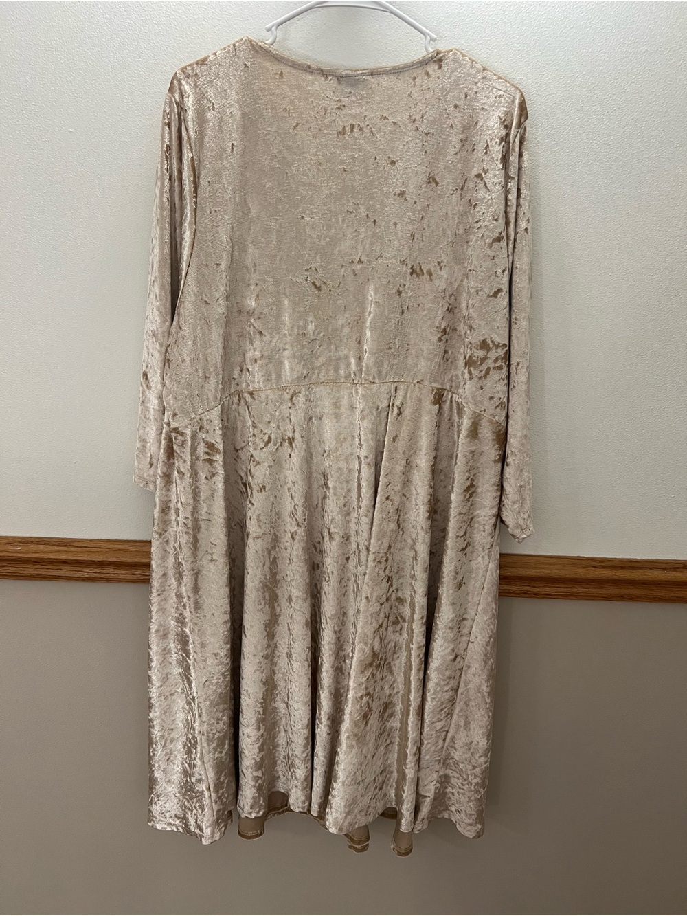 EUC Torrid Champagne Velvet Faux Wrap Dress size 4XL - Picture 5 of 8